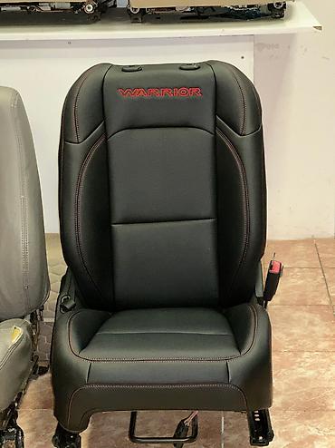 додж чарджер: Чехлы Кожаные, С подушкой, цвет - Черный, Dodge, Новый, Самовывоз — 2