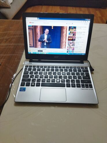 Masaüstü kompüterlər və iş stansiyaları: Acer Aspire One netbuku - Model: Acer Aspire One (gümüşü korpus) -