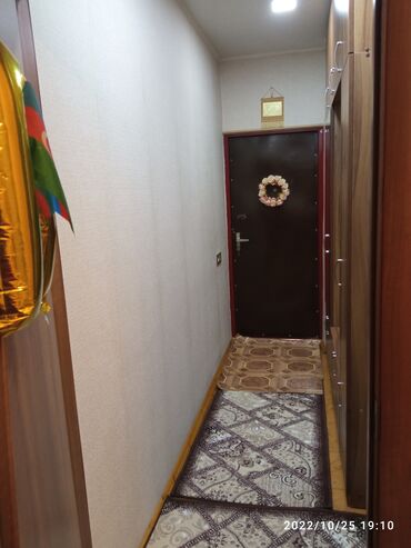 баку аренда квартир: Ev 1 otaqlidi içindeki eşyalarla birge kiraye verilir. bina yeni