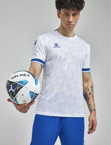 спорттук кийимдер: Мужская футболка KELME, разработанная для футбола. Модель выполнена в