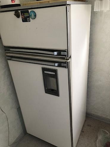 mini fridge: Двухкамерный холодильник с верхней морозильной камерой. Особенности — 1