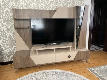 TV altlığı: Düz TV altlığı, Polkalı, Laminat, Türkiyə