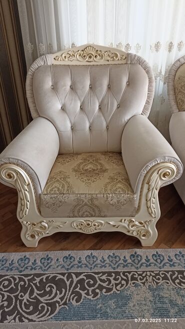 Кухонные гарнитуры: Divan 2 kreslo qabag stolu ile bir yerde. 5 dene doweyi hamisi