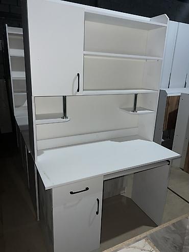 Компьютерные столы: Компьютерный стол, Новый, С полками — 10