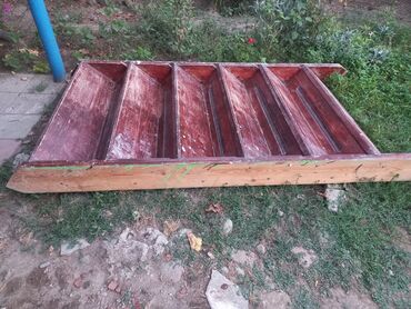 fab emulsiya qiymeti 10 kg: Bu, qırmızı-qəhvəyi rəngdə taxtadan hazırlanmış altı pilləli