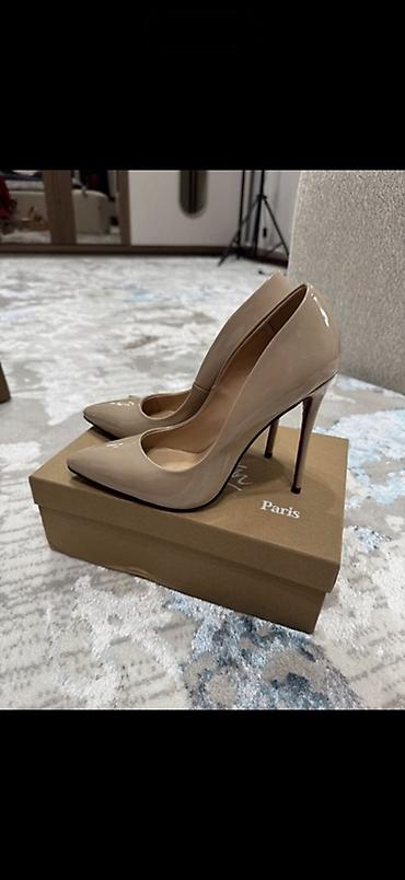 деловой: Туфли, 38, Christian Louboutin, Б/у, цвет - Бежевый — 1