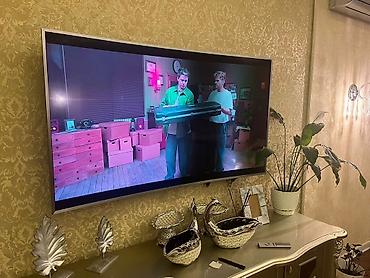 Televizorlar: Divara quraşdırılmış bu əyri ekranlı televizor müasir bir dizayna — 2