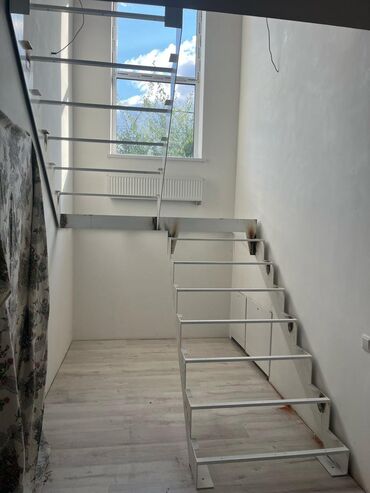 Деревянные лестницы: Деревянная лестница Для дома, Гарантия, Вид дерева: Сосна, Стиль: Классический — 24