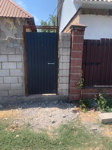дом под бизнес бишкек: Үйдүн жарымы, 1 кв. м, 2 бөлмө, Менчик ээси