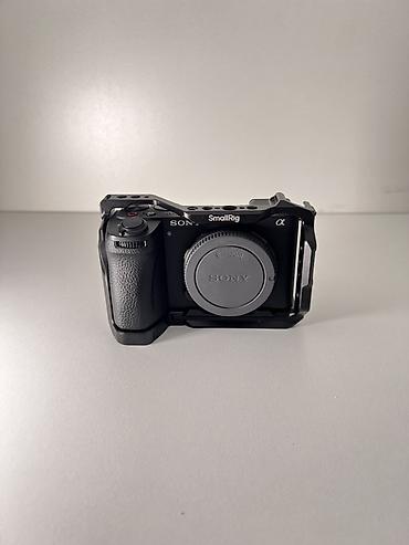Фото и видеокамеры: Беззеркальная камера Sony α6700 (E-mount) с защитной клеткой SmallRig — 2