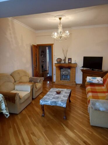 Uzunmüddətli kirayə mənzillər: Mənzil kirayə verilir. Tibb universitet yaninda 3otagli ev — 1