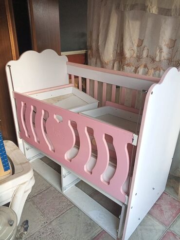 Uşaq və gənc otağı üçün dəstlər: Qız üçün, Beşik, Matras ilə