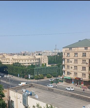 ucar ev: Bakı, 4-cü mikrorayon, 1 otaqlı, Köhnə tikili, m. Memar Əcəmi, 30 kv. m