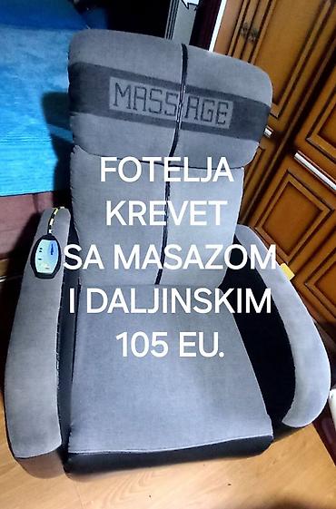 Fotelja na razvlačenje sa masažom i daljinskim upravljačem. Siva