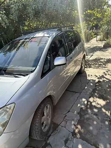 8 4: Toyota Corolla Verso: 2003 г., 1.6 л, Механика, Бензин, Минивэн — 2