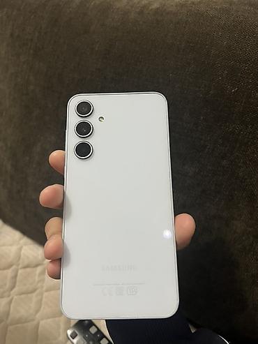 Samsung Galaxy A35 5G, Б/у, 256 ГБ, цвет - Белый