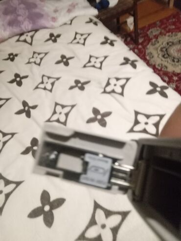 Fotokameralar: Sony Cyber-shot DSC-P10 rəqəmsal fotoaparat Xüsusiyyətlər: - Model — 28