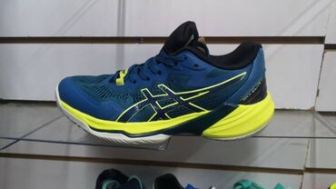 asics gel kahana 8 бишкек: Кроссовки Asics в сине-желтой цветовой гамме. Модель с сетчатым верхом