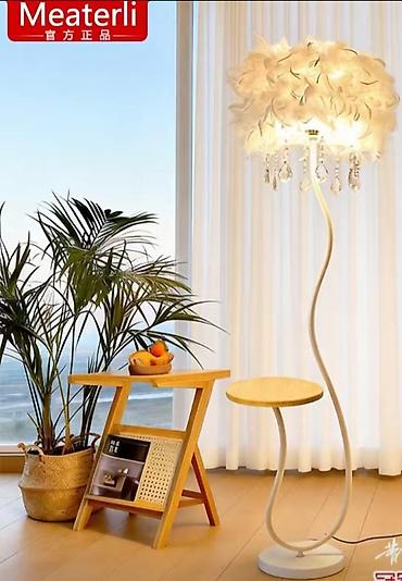 Торшеры и напольные светильники: Торшер Meaterli с мини-столиком и декоративным абажуром из перьев - — 4