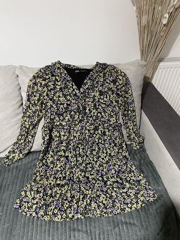 Haljine: Elegantna crno-zlatna haljina na pruge - Model: koktel/večernja — 6