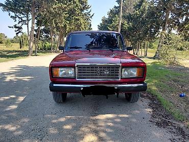vaz muherriki: Model: Lada 2107 (VAZ 2107) Kuzov: sedan, 4 qapı Rəng: tünd qırmızı — 1