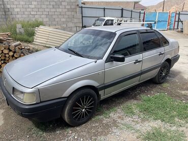 купить аварийный мотоцикл: Volkswagen Passat: 1989 г., 1.8 л, Механика, Бензин, Седан
