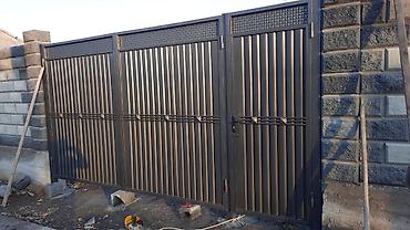 Откатные ворота: Стальные, Автоматические, Консольная конструкция, Для частного дома, С калиткой, Оптом, Новый, Бесплатная установка — 19