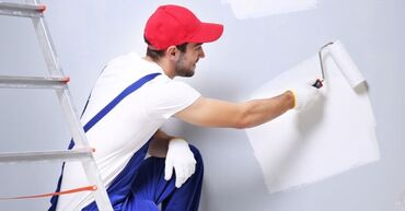 покраска квартир: Профессиональный маляр оказывает услуги по покраске квартир