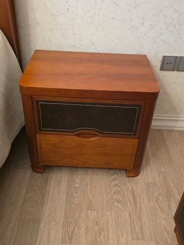 Yataq otağı dəstləri: Yataq otağı mebel dəsti Tərkibi:Taxta - Geniş qarderob: çox bölməli — 5