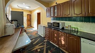 Продажа коттеджей и домов: 🏡 ПРОДАЁТСЯ 2-ЭТАЖНЫЙ ДОМ 📍 Район: Молодая Гвардия 🏠 Комнаты: 7 🏢 — 3