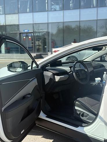 crown 180: Toyota bZ5: 2026 г., Электромобиль, Лифтбек — 7