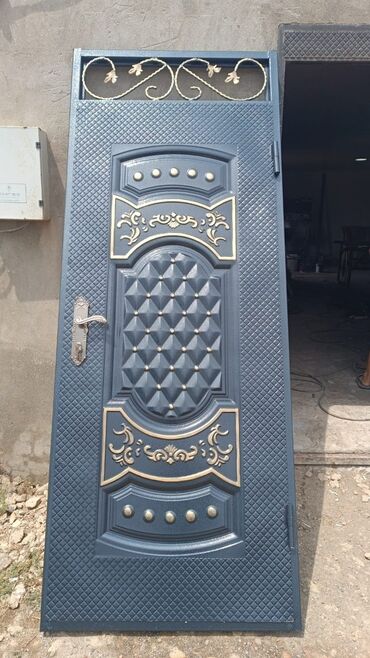 Giriş qapıları: Mənzil üçün Yeni Giriş qapısı Zamok ilə, Zəmanətli, Ödənişli quraşdırma, Ödənişli çatdırılma, Rayonlara çatdırılma, Ünvandan götürmə — 10