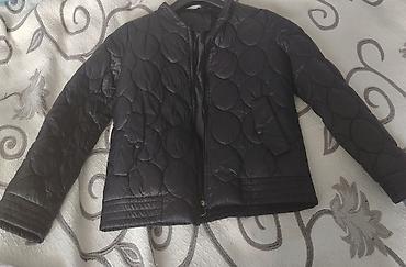 Üst geyimi: Qadınlar üçün qara rəngli qısqa quilted jaket - Rəng: qara - Dizayn — 1