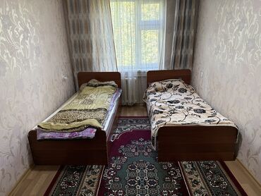 Односпальные кровати: Продаем две кровати по оочень выгодным ценам🔝, цена за одну кровать