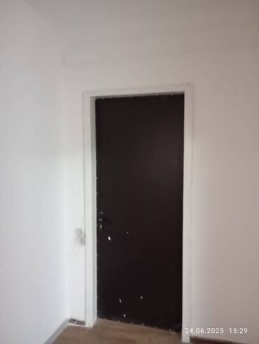 купить футбольное поле: Сдаю Офис, 20 м², В торговом центре, 1 линия