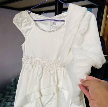 платье на утренник: Детское платье, цвет - Белый, Б/у