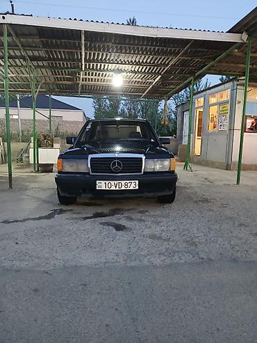 190 satışı: Mercedes-Benz W201 (190) sedan - Korpus: sedan, qara rəng - Kuzov — 1