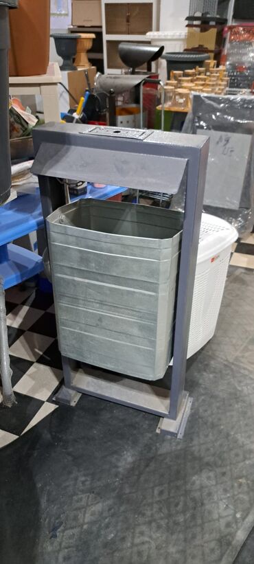 Baklar və çənlər: Məhsul: Daxili/çöl istifadə üçün metal zibil qutuları - Model — 8