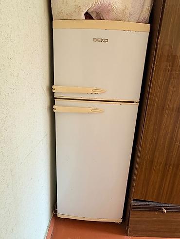 yazi makinasi: İşlənmiş 2 qapılı Beko Soyuducu Satılır, rəng - Ağ — 1