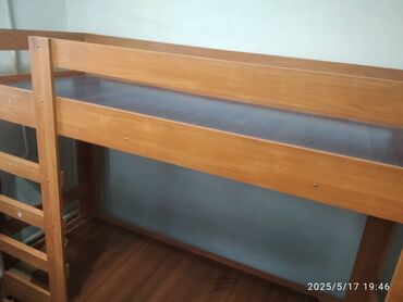 Двухъярусные кровати: Продаю двухъярусную кровать. Прошу 5ооо, только самовывоз. Если есть