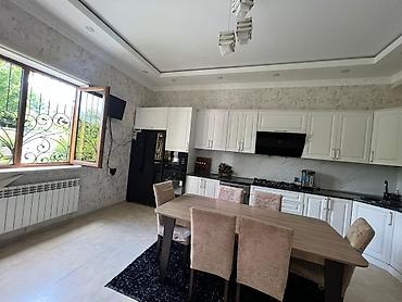 Günlük kirayə evlər: 200 kv. m, 4 otaqlı — 15