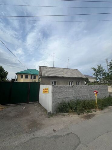базар жок уй сатылат бишкек 2024: Дом, 60 м², 3 комнаты, Собственник, Старый ремонт