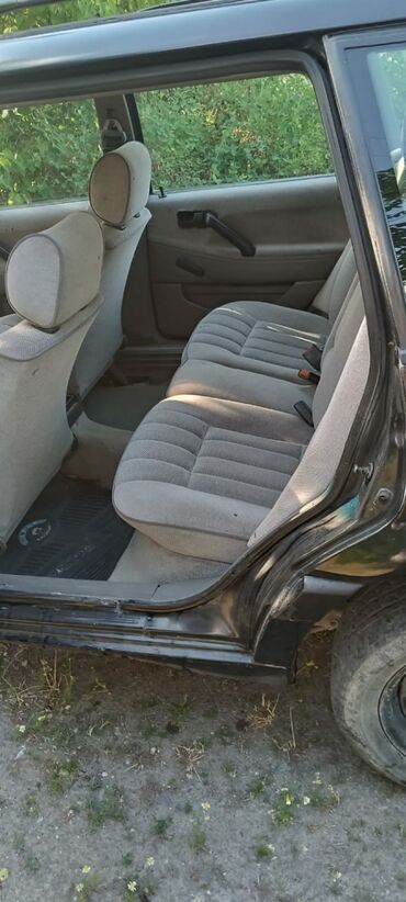 Volkswagen: Volkswagen Passat: 1989 г., 1.8 л, Механика, Бензин, Универсал — 9