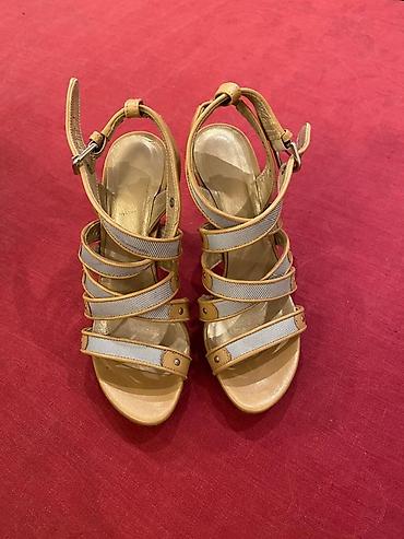 Босоножки, сандалии, шлепанцы: Босоножки, 36, Stuart Weitzman, Новый, цвет - Бежевый — 3