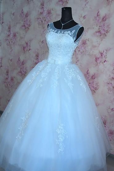 Свадебные платья: 1. Размер 42-44-46. Цена 3000. 2. Размер 40-42-44. Цена 3000. 3 — 3