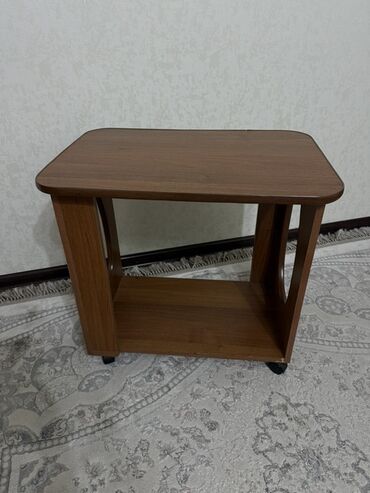 столик стеклянный на колёсах: Журнальный стол, Б/у, Прямоугольный, С колесиками, цвет - Коричневый