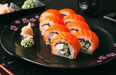 Готовые блюда, кулинария: Сеты роллов и суши - Тёплые роллы в хрустящей панировке: крупные — 4