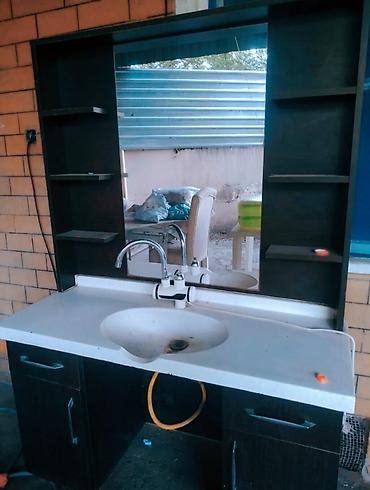 su daşları: Hamam üçün lavabo dəsti - Material: tünd rəngli MDF/laminat korpus — 1