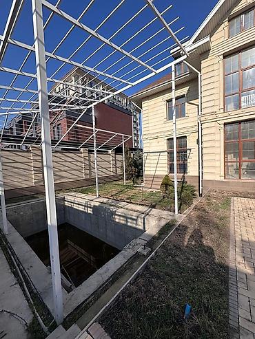 Продажа коттеджей и домов: 📍Расположение: р-н Киргизия-1 отличный 2-х этажный особняк + цоколь, + — 11