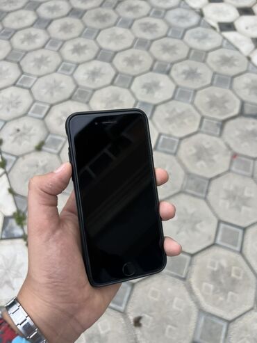 Apple iPhone: IPhone 7, 32 GB, Qara, Barmaq izi — 3